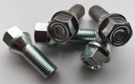 Śruby M14x1.5 KOENIG stożek 28mm Klucz 17 komplet 20sz